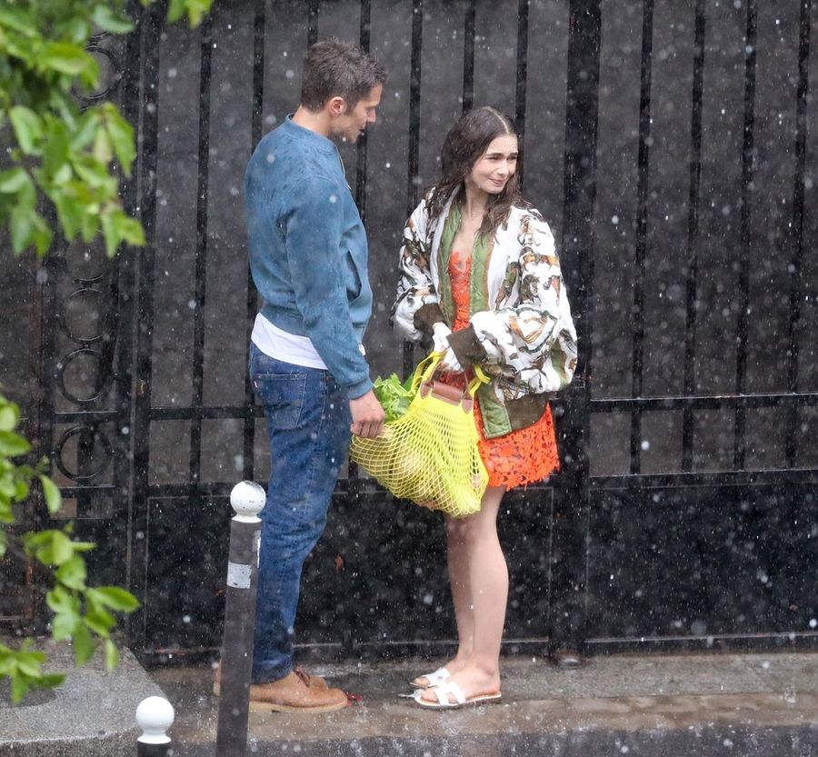 *EXCLUSIVE* *WEB MUST CALL FOR PRICING BEFORE USAGE* Lily Collins and Lucas Bravo shoot a romantic scene for the TV Series "Emily in Paris".