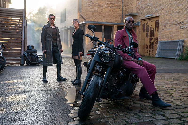 matrix resurrections lentes tom davis