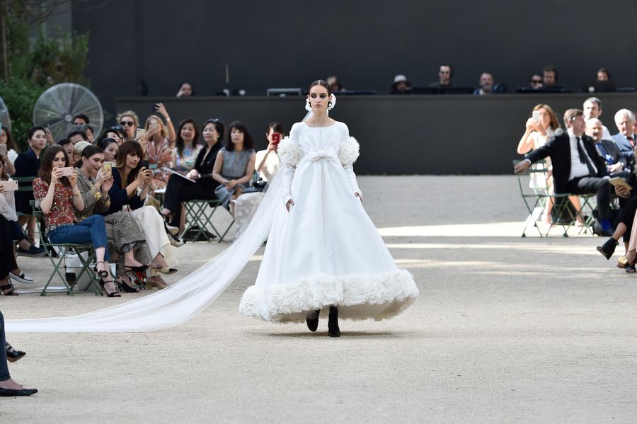Chanel : Runway - Paris Fashion Week - Haute Couture Fall/Winter 2017-2018