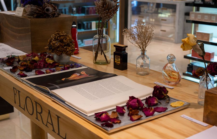 GrupoUltrafemme_AtelierDuParfum_MesaOlfativaFloral_8 copy.jpg
