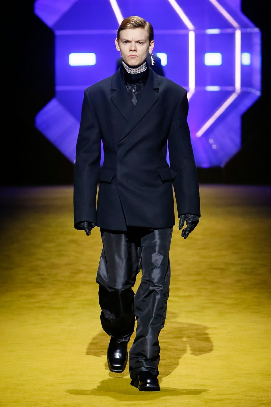 PradaUomoFW22_Look3_Thomas Brodie-Sangster.jpg
