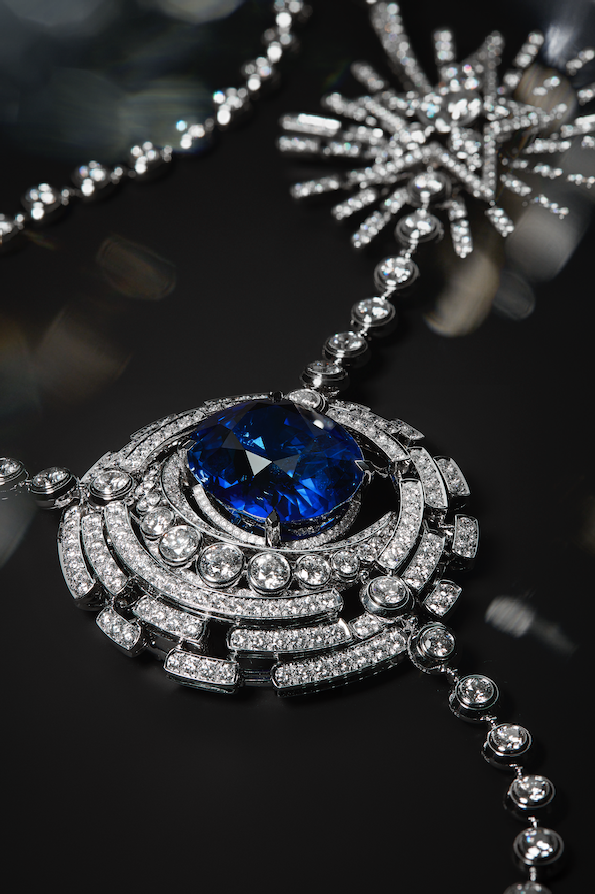 collar chanel corazon mar