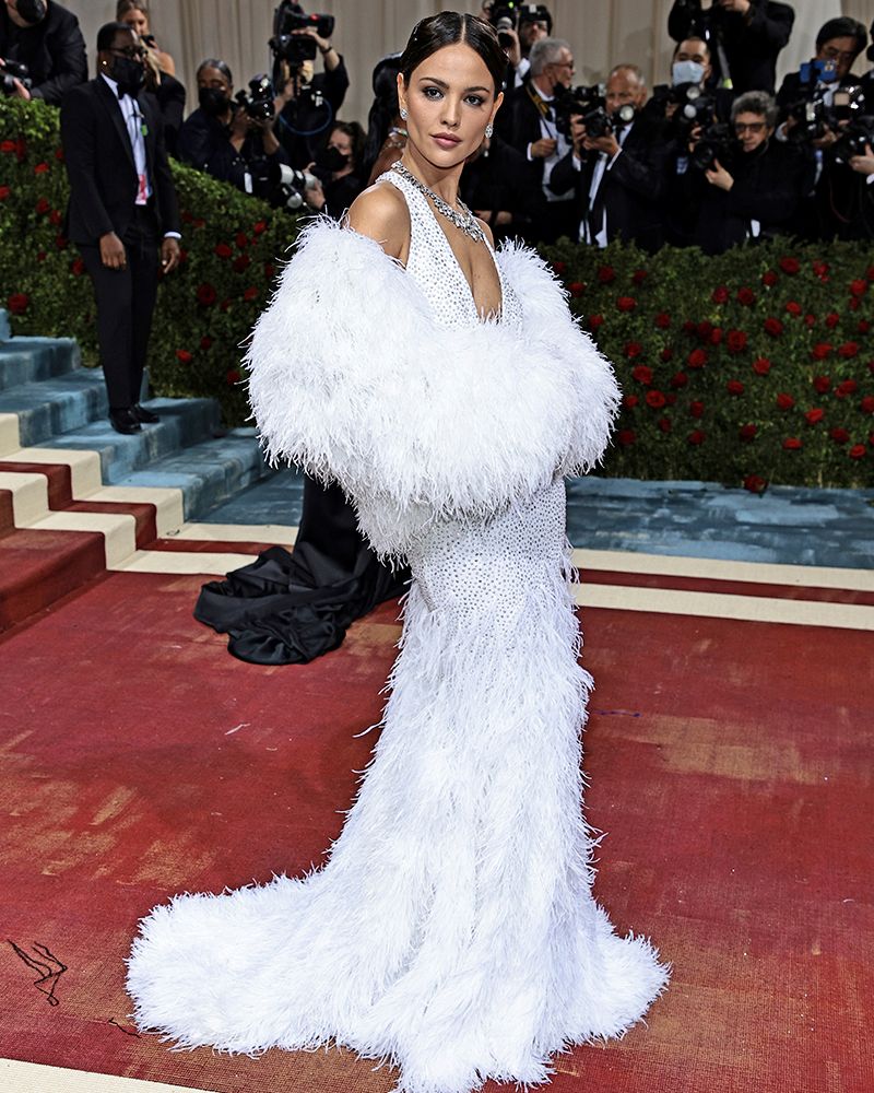 eiza-gonzález-met-gala-2022-look-gilded-glamour-1.jpg