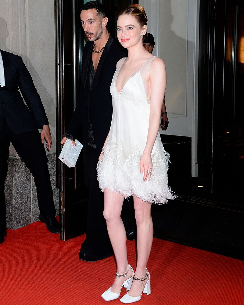 Emma-Stone-clan-louis-vuitton-met-gala-2022-gilded-glamour-1.jpg