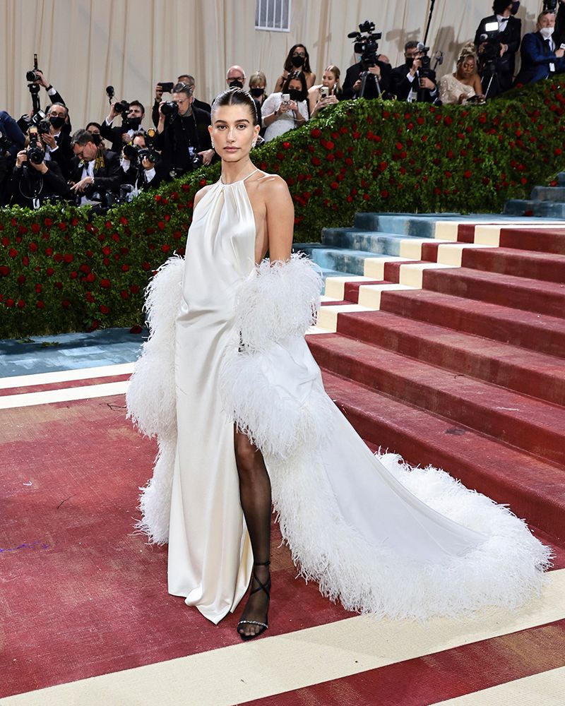 hailey-bieber-met-gala-2022-gilded-glamour-looks-1.jpg