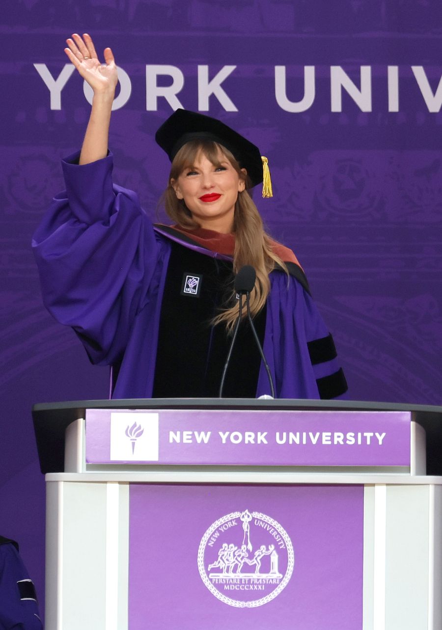 Taylor Swift Delivers New York University 2022 Commencement Address
