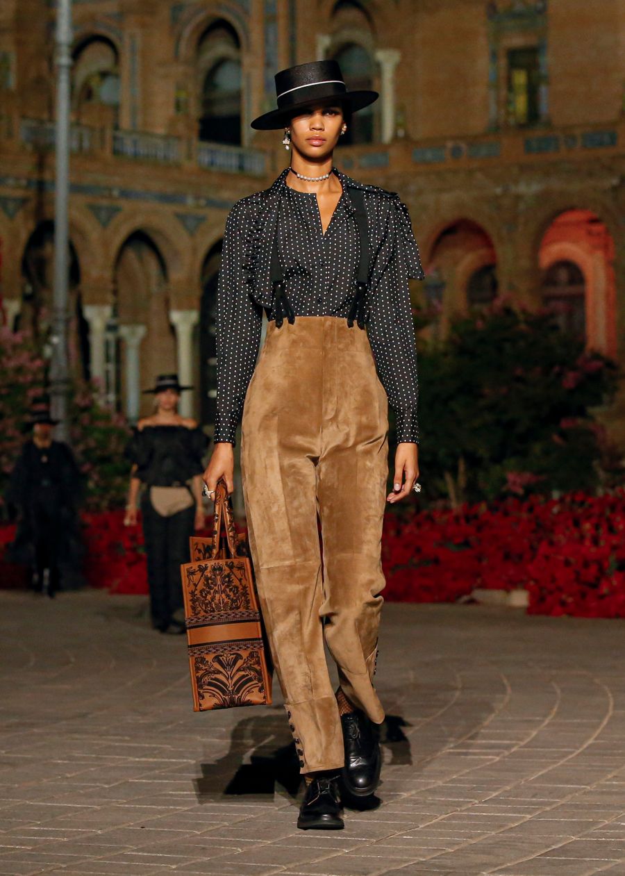 dior cruise 2023 sevillq