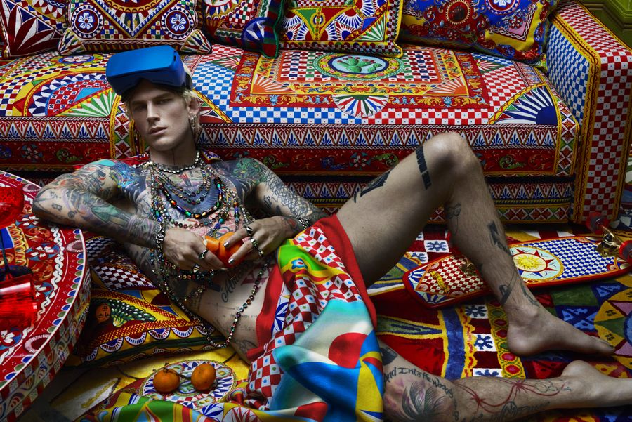 dolce-gabbana-estrena-su-primera-linea-para-el-hogar-junto-con-machine-gun-kelly-4.jpg