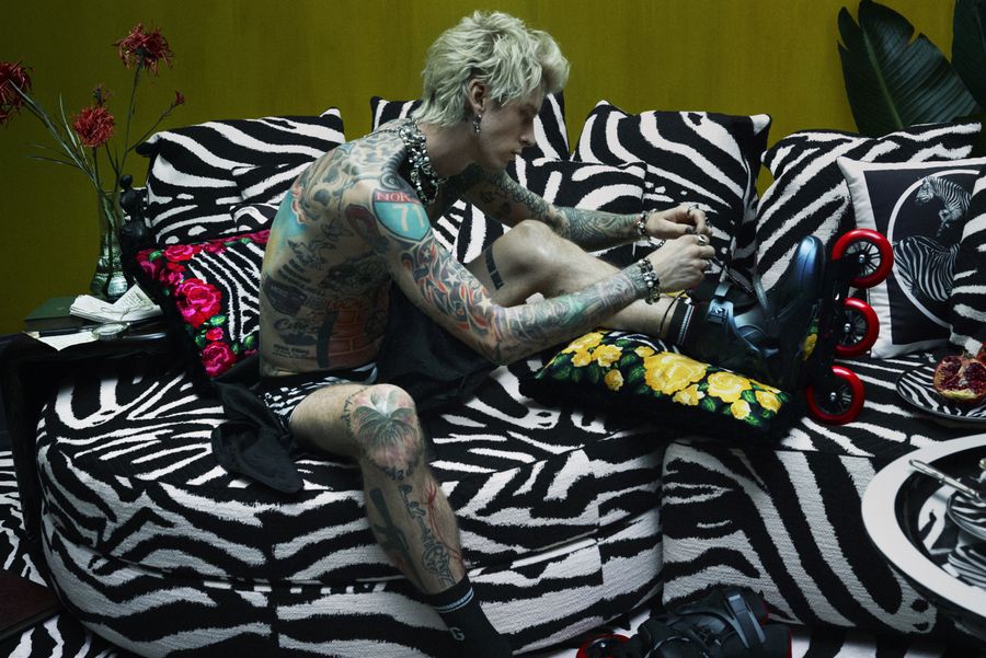 dolce-gabbana-estrena-su-primera-linea-para-el-hogar-junto-con-machine-gun-kelly-5.jpg
