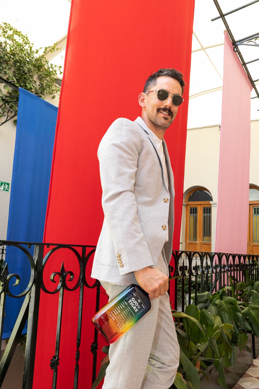 ojo-de-tigre-presenta-una-nueva-edicion-pride-de-su-mezcal-artesanal-2.jpg