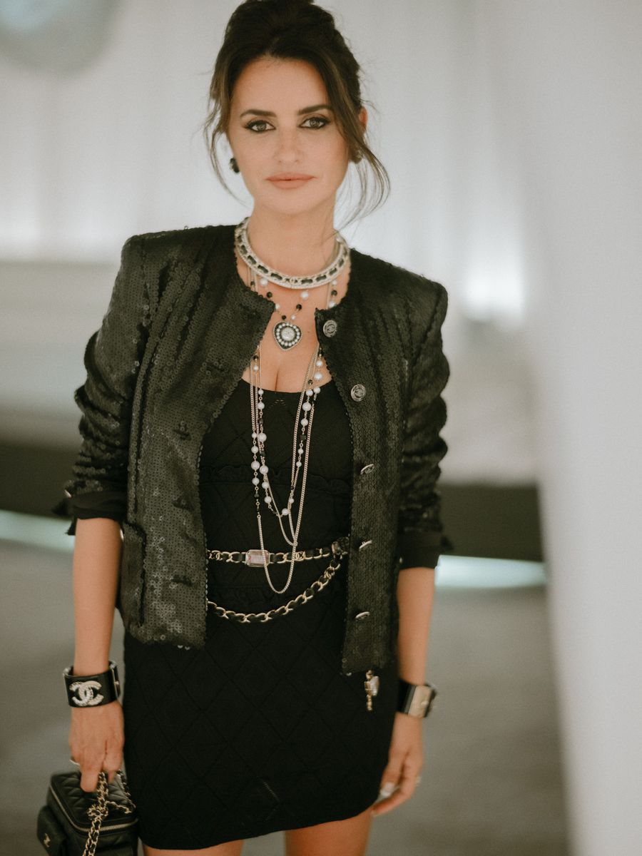 penelope-cruz-nos-cuenta-sobre-la-nueva-coleccion-metiers-dart-de-chanel-2.jpg