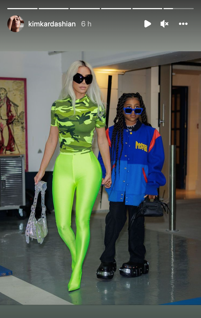 kim-karsahian-look-verde-neón-1.png