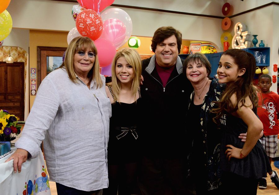 Nickelodeon's Sam & Cat Reunites Penny Marshall And Cindy Williams