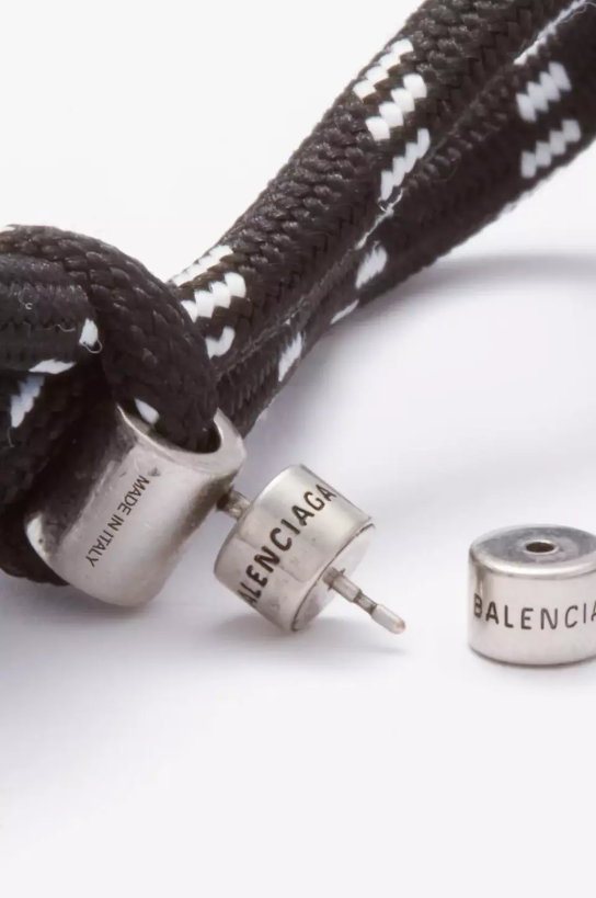 aretes balenciaga agujetas
