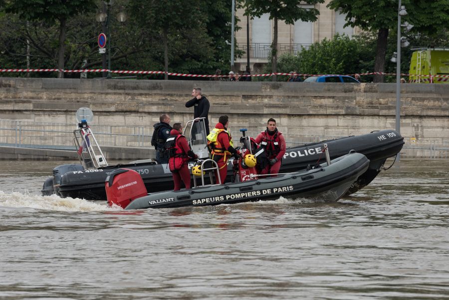 policia rio sena paris