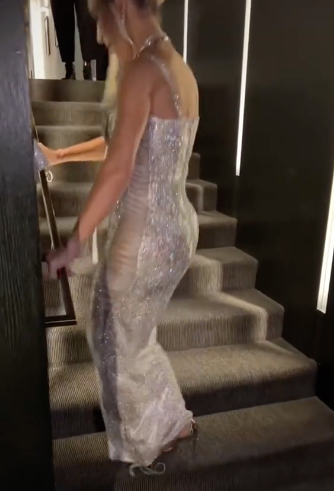 kim-vestido-caminar.png
