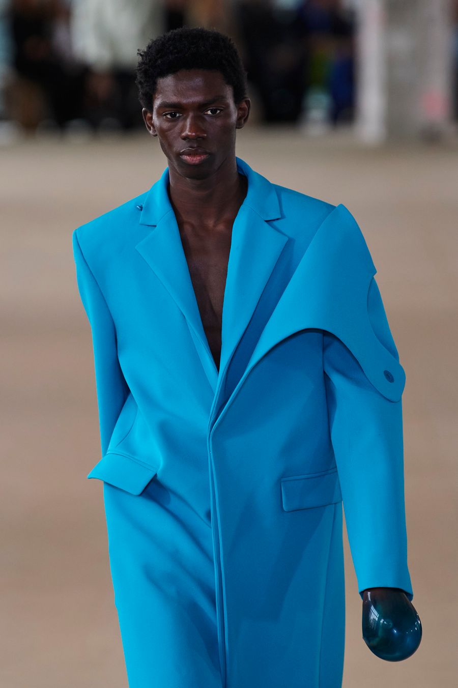 modelo-manos-condon.jpg