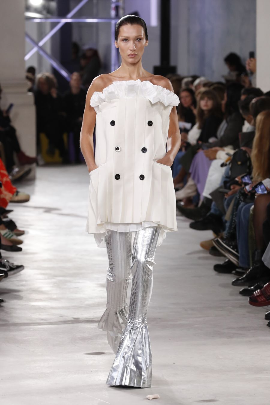 bella-hadid-semana-de-la-moda-de-paris-sacai