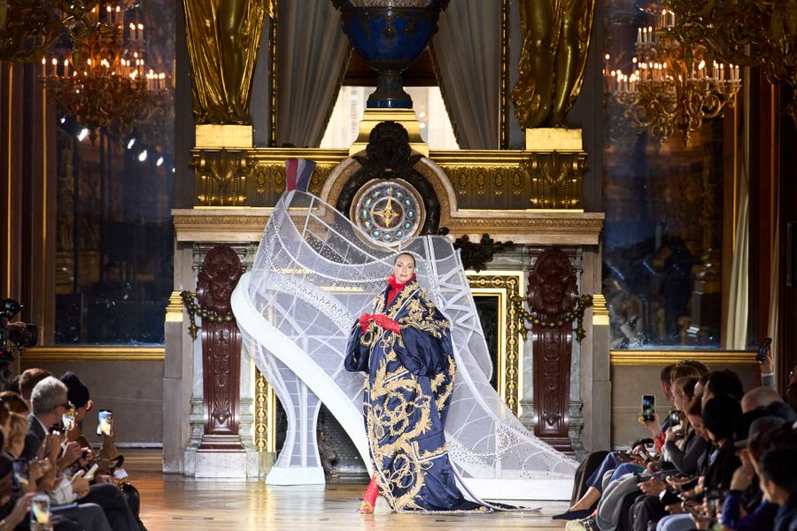 thom browne desfile ss23 Gwendoline Christie