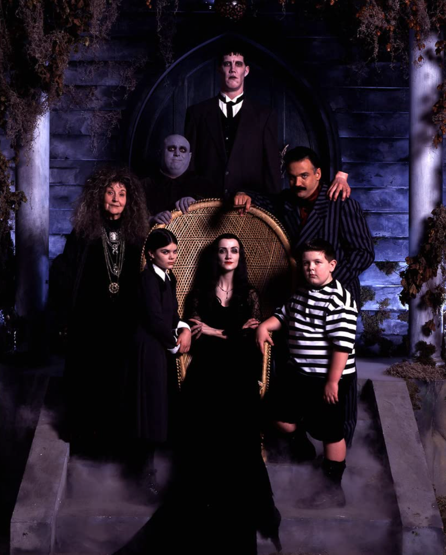 Ellie-Harvie-actrices-han-interpretado-morticia-addams.jpg