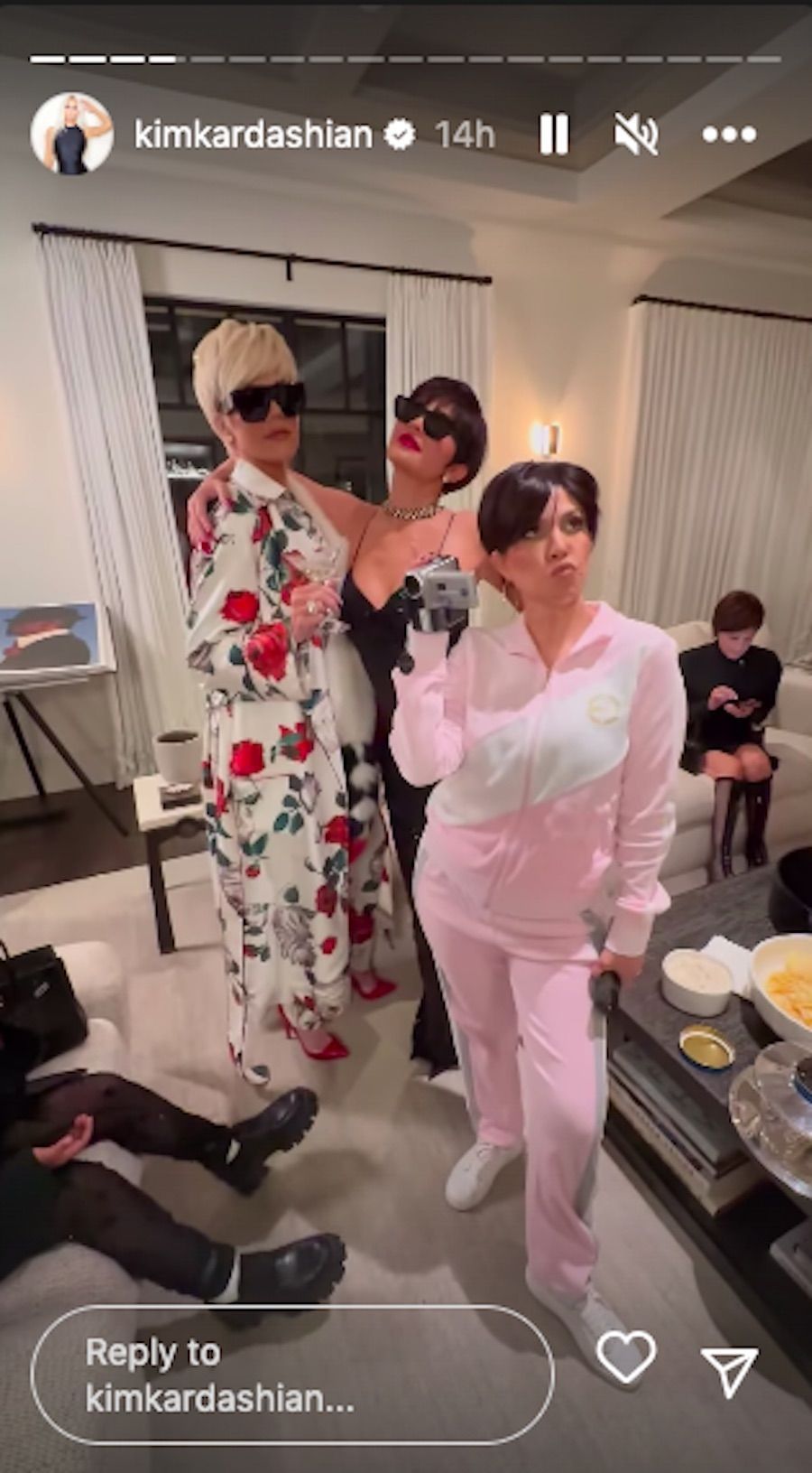 look-hermanas-kris-jenner.jpeg