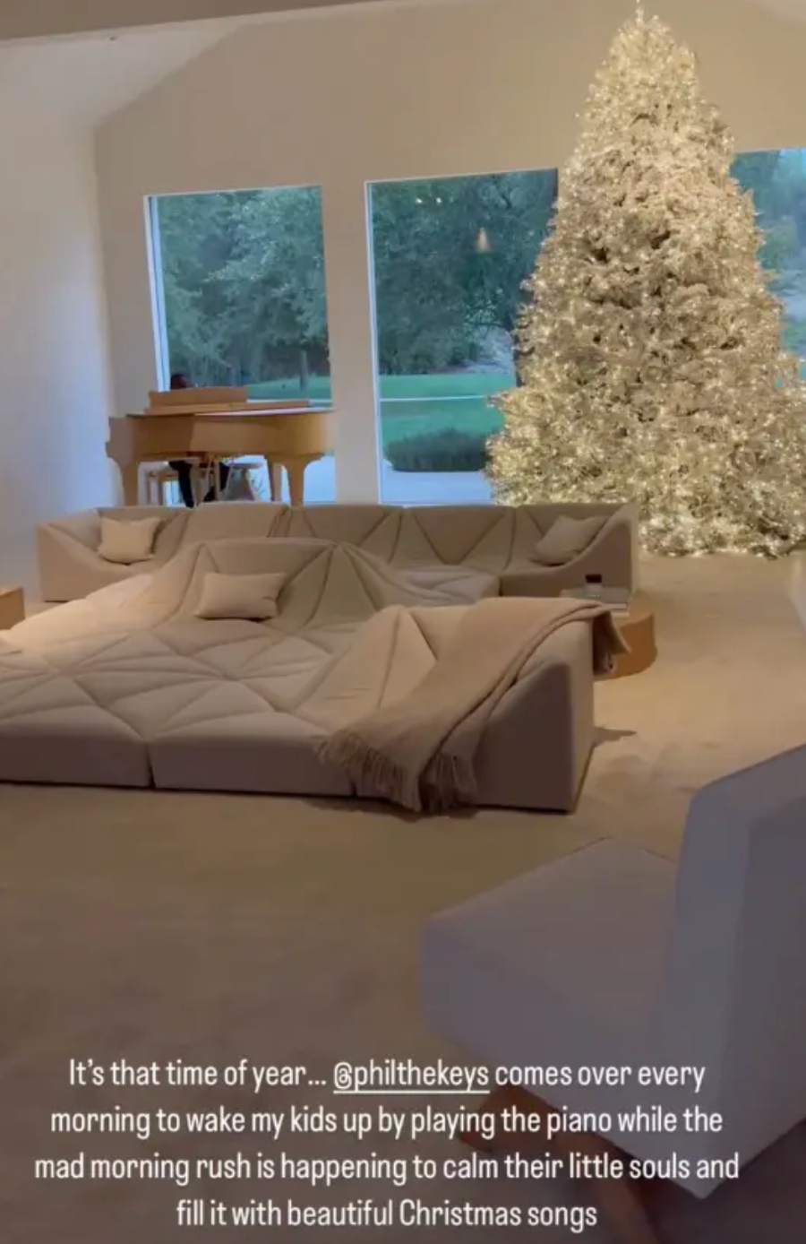 kim-kardashian-piano.jpg