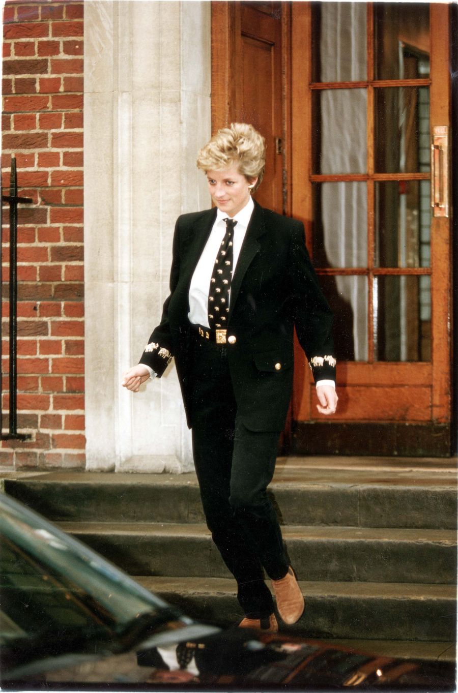 La princesa Diana usando una corbata en 1994.