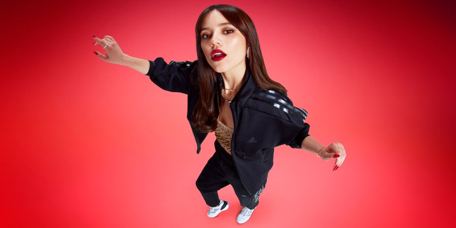 Jenna Ortega es la nueva imagen de Adidas