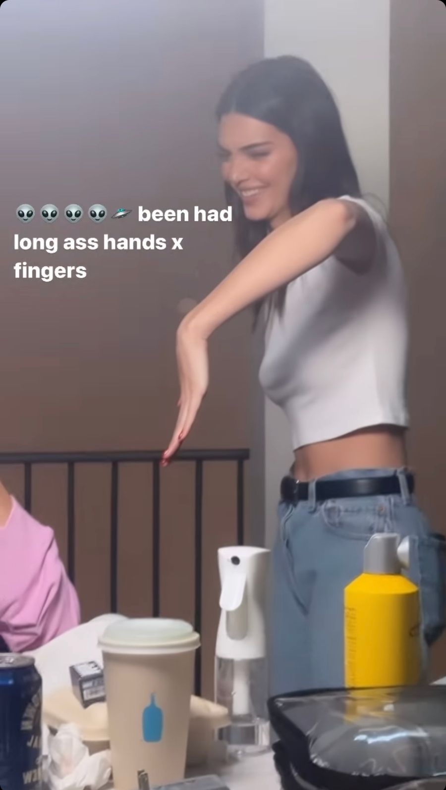 Hailey Bieber defiende a Kendall Jenner.jpeg