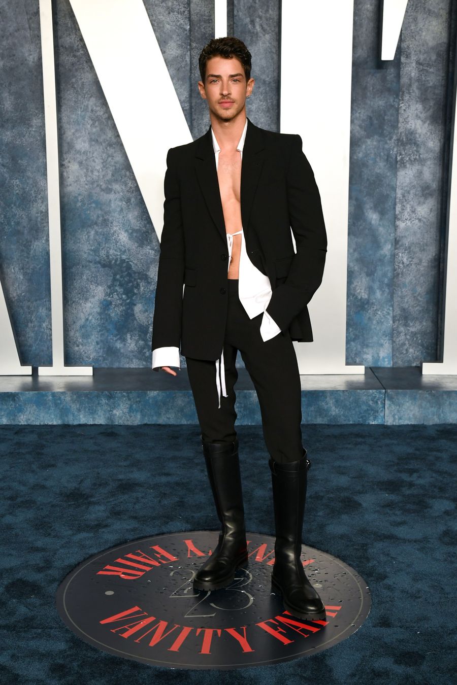 Manu Rios en el after party de Vanity Fair 2023.