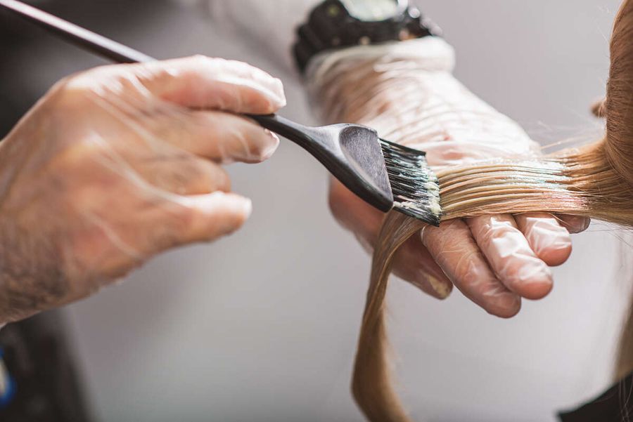 Hairdresser,Is,Dying,Female,Hair