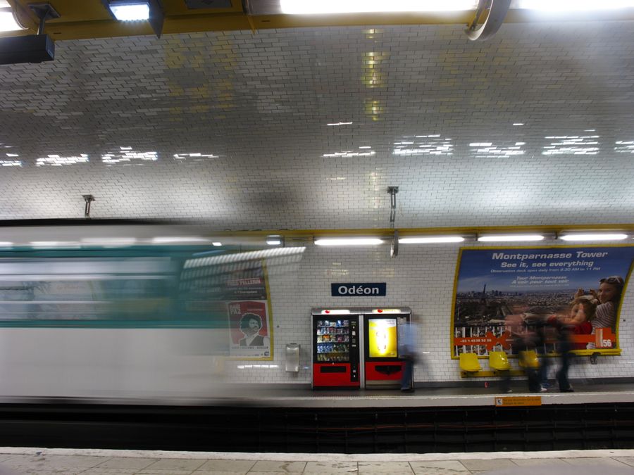 metro paris publicidad