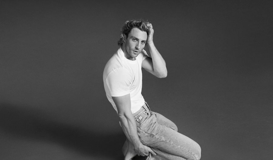 Aaron Taylor-Johnsson usó las nuevas prendas de mezclilla de Calvin Klein.