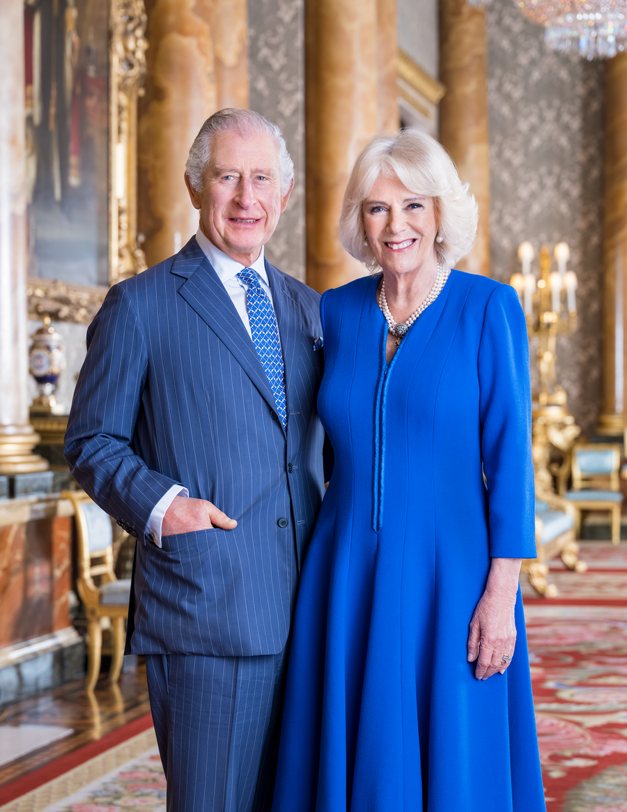 El Palacio de Buckingham comparte un nuevo retrato de Camila y Carlos.