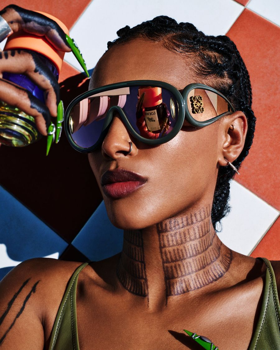 LOEWE_FW23_PAULAS_IBIZA_GRAY_SORRENTI_CAMPAIGN_RGB_CROPPED_4X5_46G.jpg
