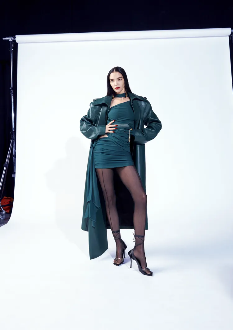Todos los looks de Mugler x H&M