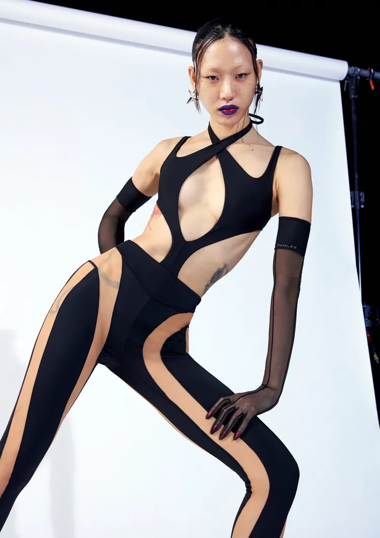 Todos los looks de Mugler x H&M