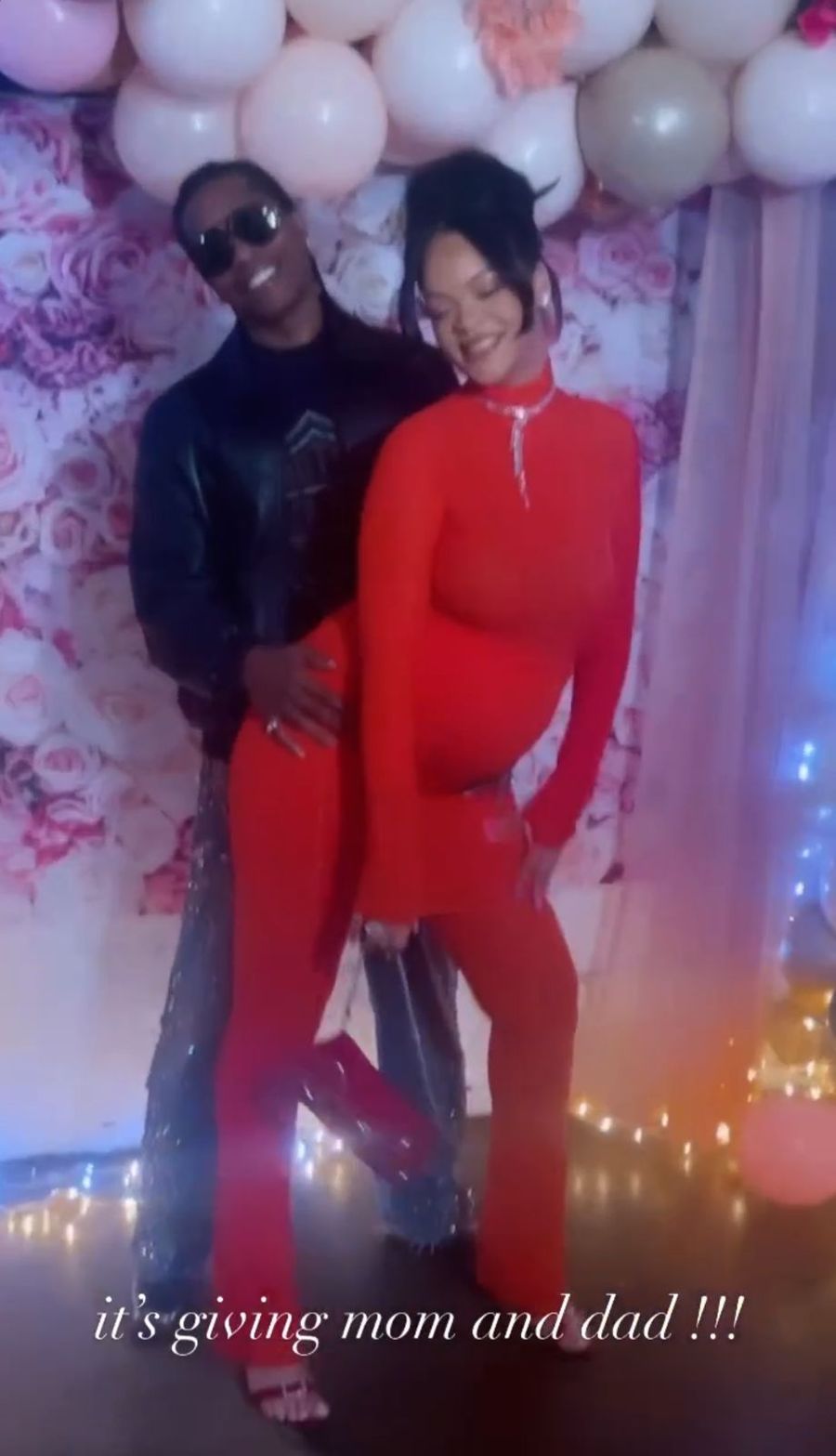 Rihanna hizo twerking en un look monocromático en rojo. 