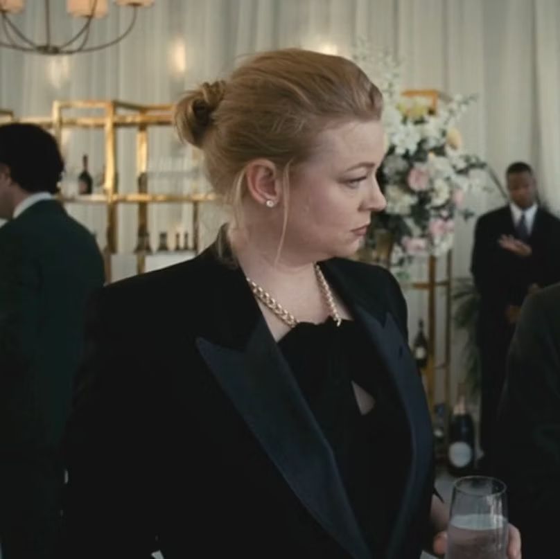 Shiv nos dio lecciones de lujo silencioso con su look en el tercer episodio de la última temporada de Succession. 