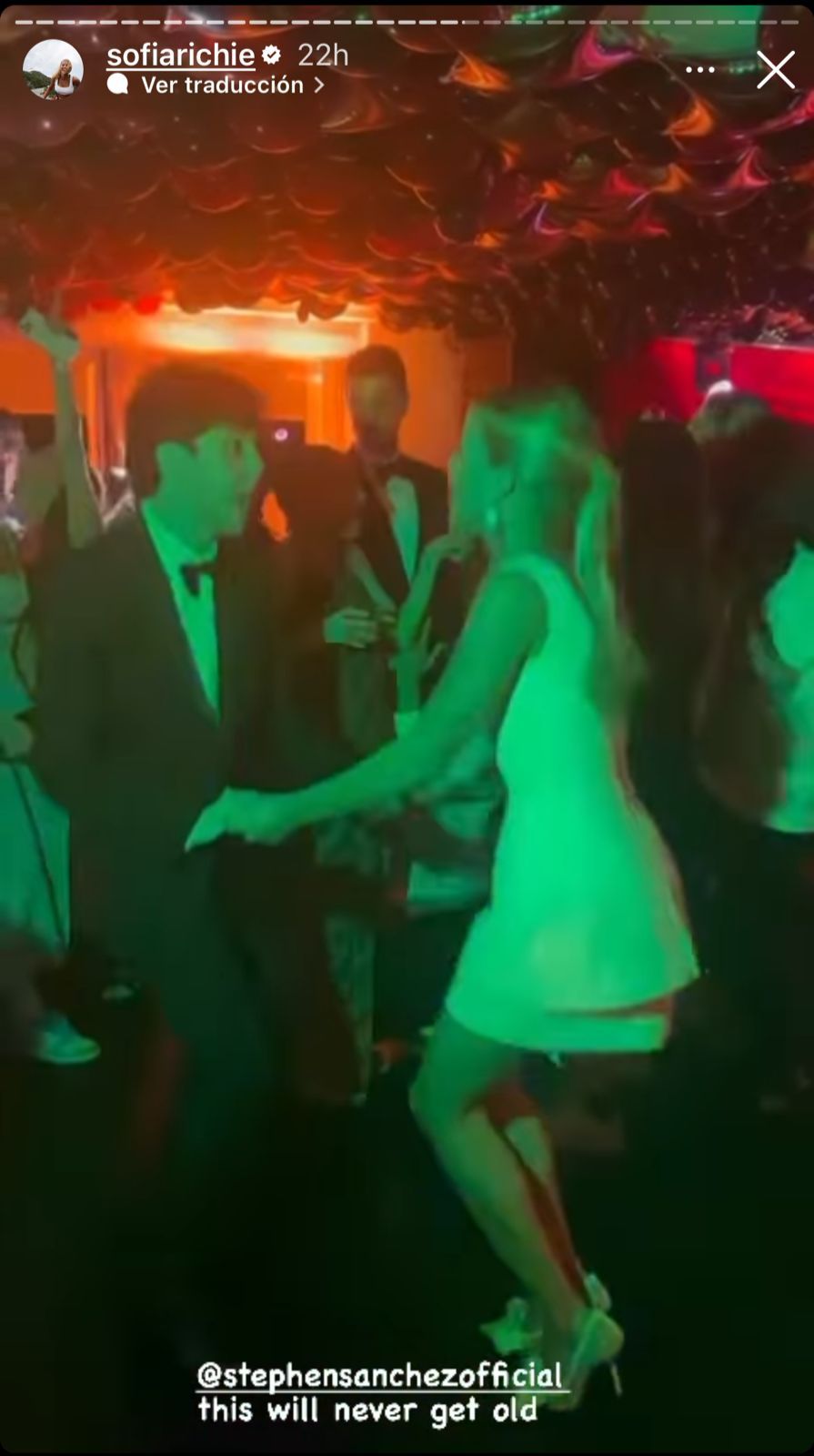Sofia Richie llevó un vestido de novia inspirado en uno que lució Claudia Schiffer.