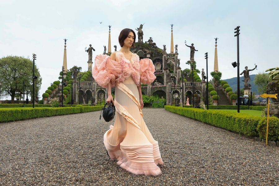 Louis Vuitton Cruise Show 2024 - Runway
