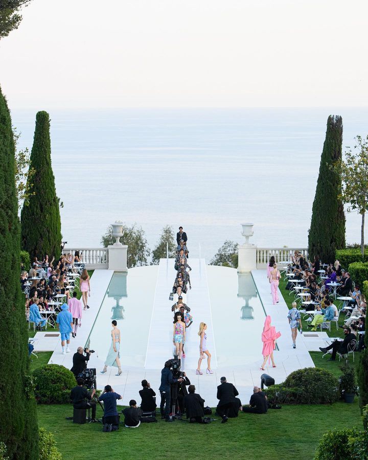 versace_348986091_2547707988703415_6543452915659071280_n.jpg