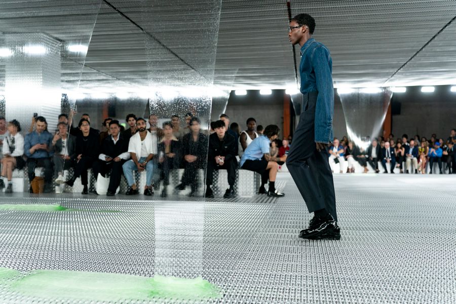 Prada usa slime para darle el toque final a su pasarela.