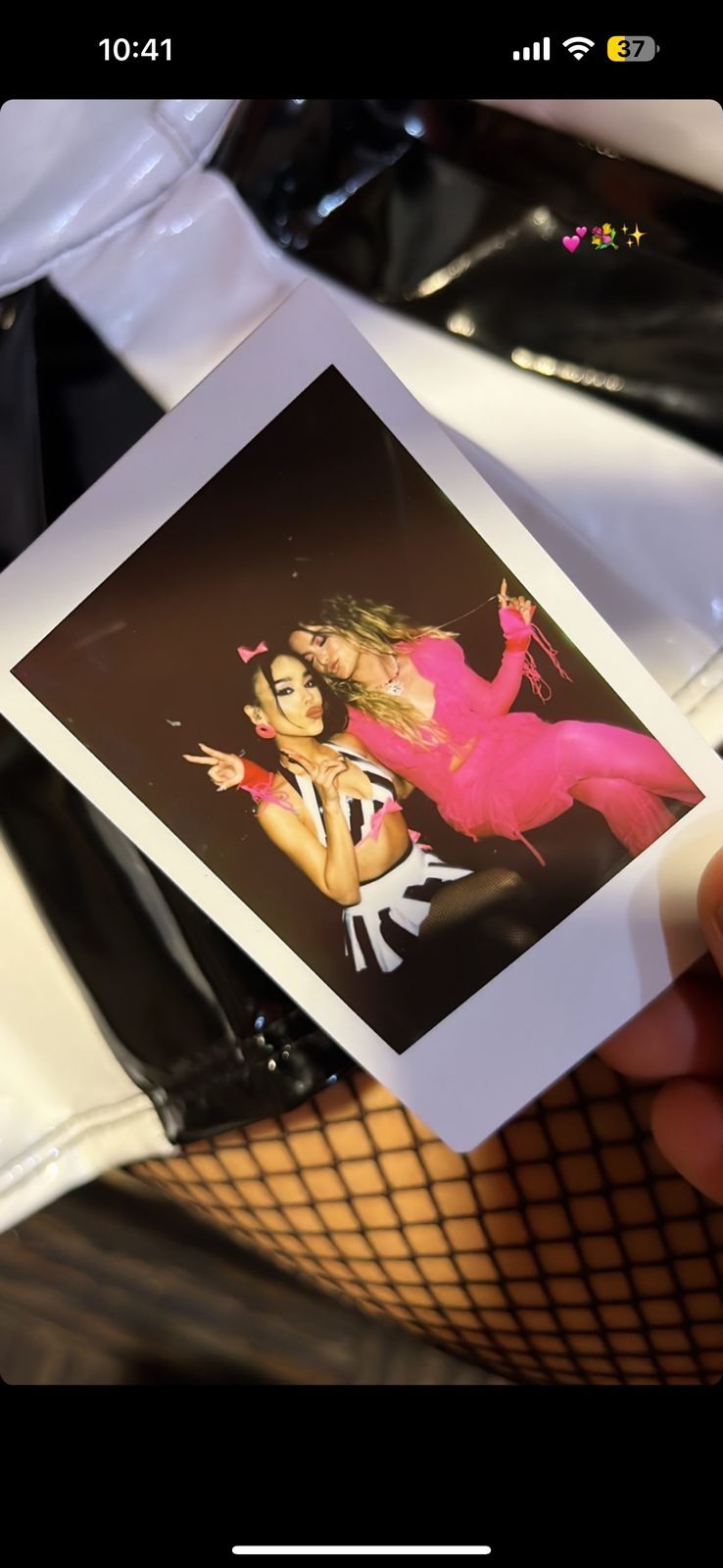 Danna Paola y Sofía Reyes se inspiran en Barbie para su presentación en los Premios Juventud.