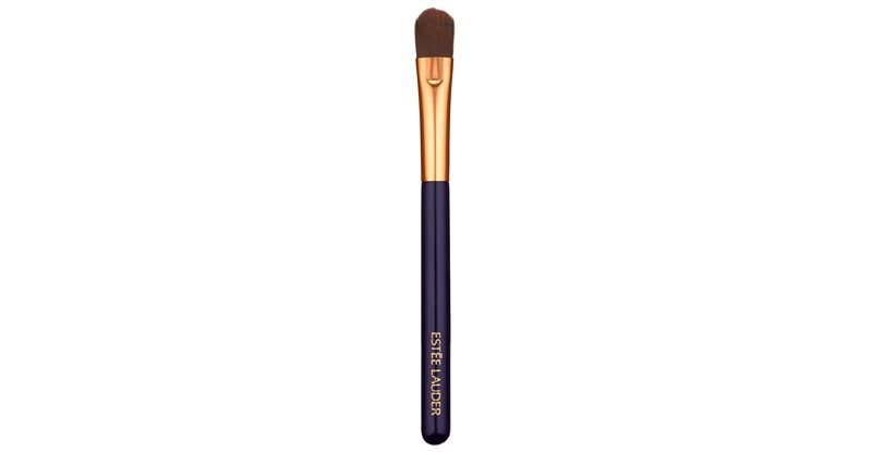 estee lauder-corrector-errores-maquillaje-base-aplicar-brocha-sellar.jpg