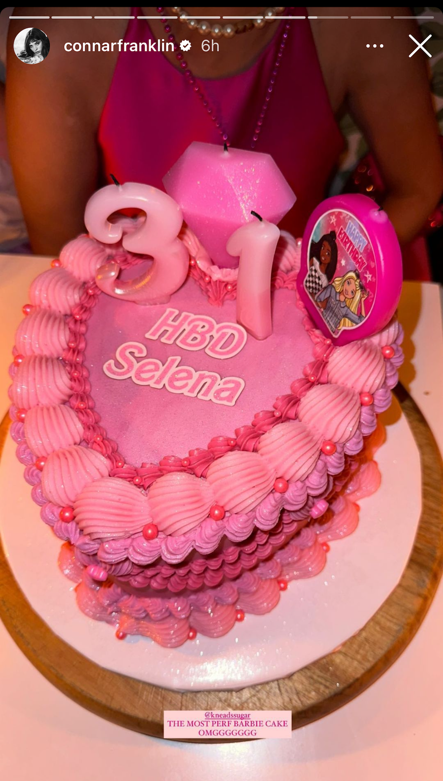 selena-gomez-pastel.pngSelena Gomez celebró su cumpleaños al más puro estilo Barbie.