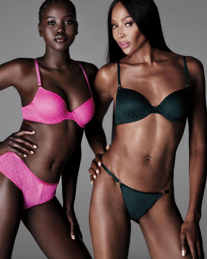 Naomi Campbell protagoniza la última campaña de Victoria's Secret. 