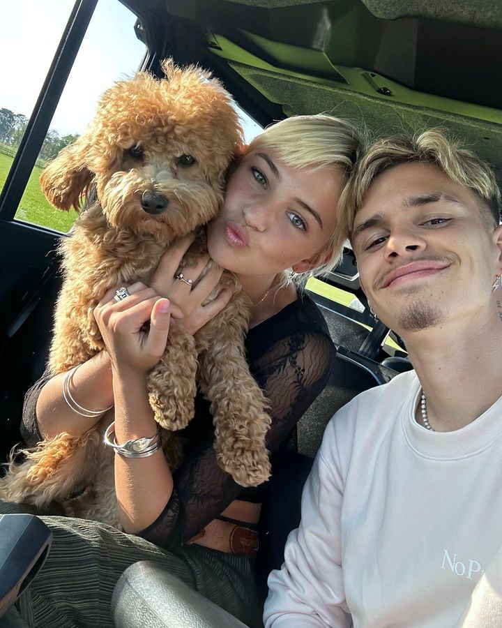 Mia Regan y Romeo Beckham