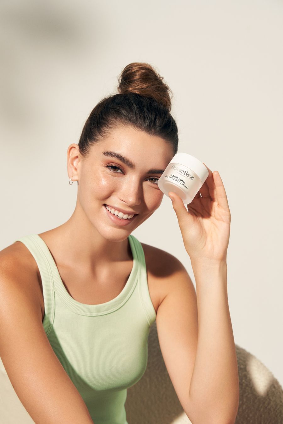 STABILIZING OIL-FREE GEL CREAM - SANDRA - LIFESTYLE PHOTO 0358.jpg