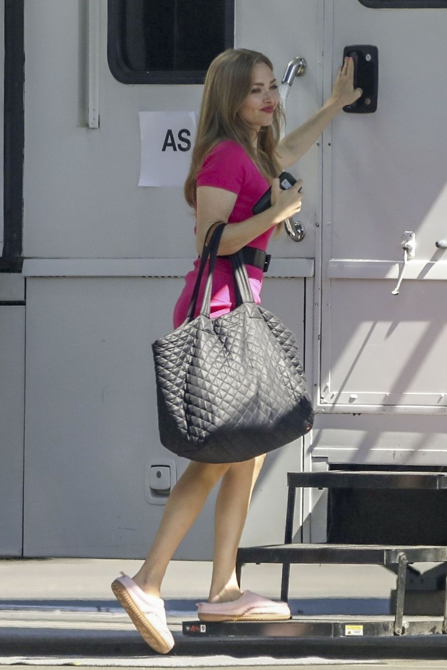 Amanda Seyfried grabando un comercial para Pepsi inspirado en Mean Girls. 